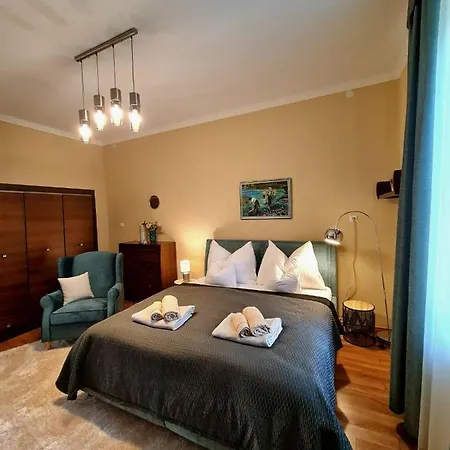 Belvarosi Bastyavar Apartman Apartment Gyula